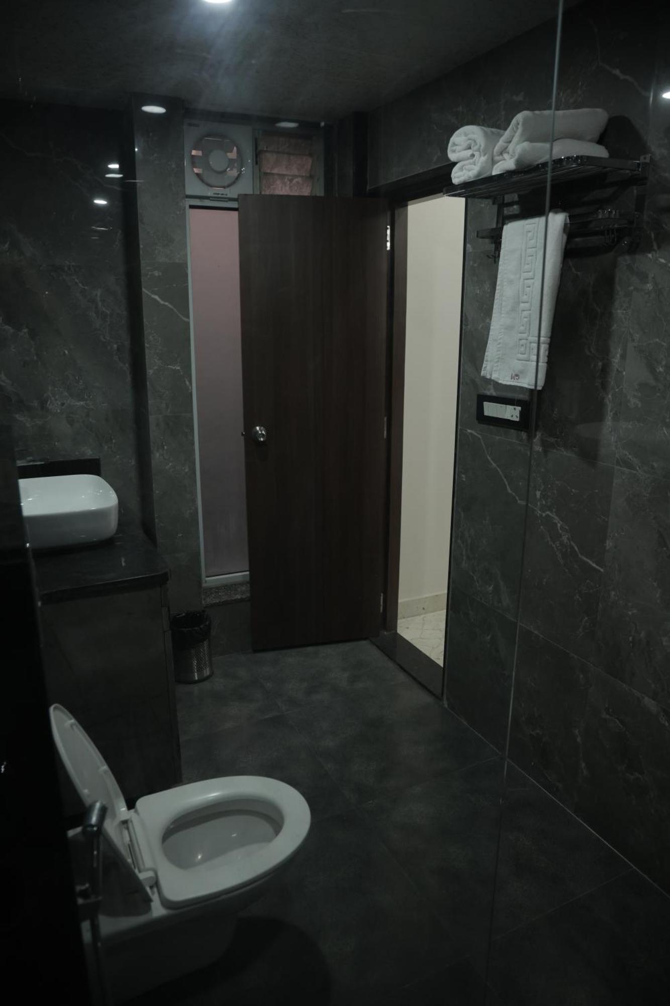 אודייפור Hotel The Rainbow Inn מראה חיצוני תמונה