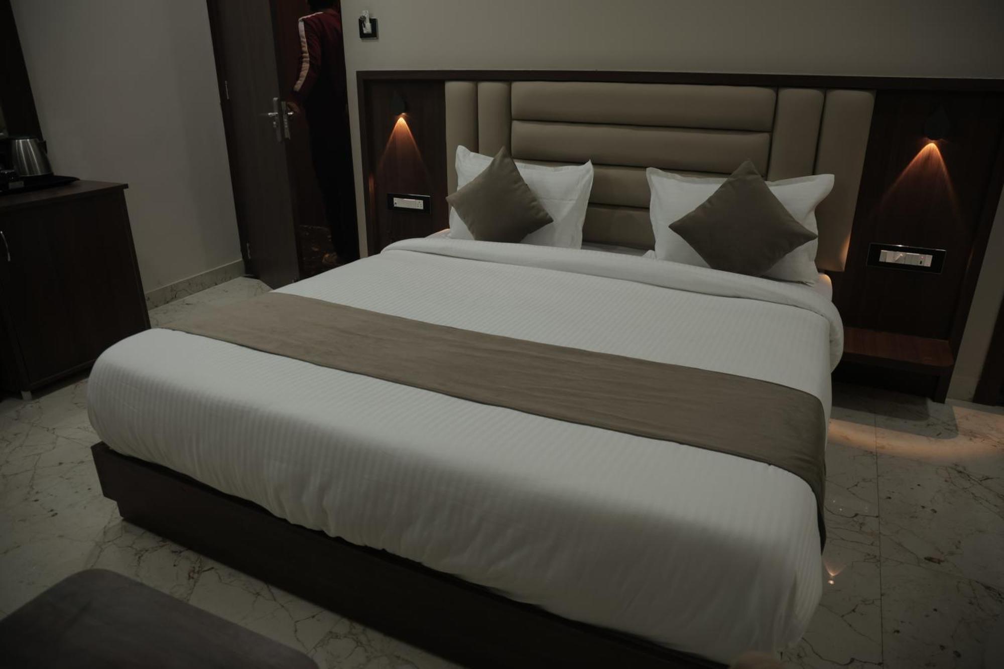 אודייפור Hotel The Rainbow Inn מראה חיצוני תמונה